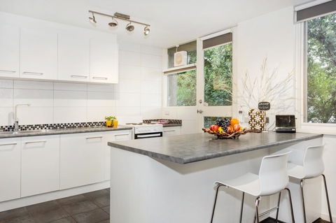 Melbourne Villa - Travel Search 8