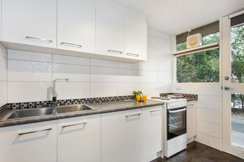 Melbourne Villa - Travel Search 10