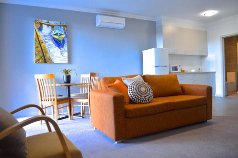 Mansfield Apartments - Tourism Guide 12