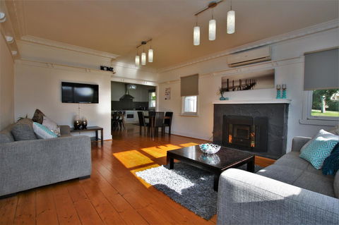 A Stroll Away - Tourism Guide 0