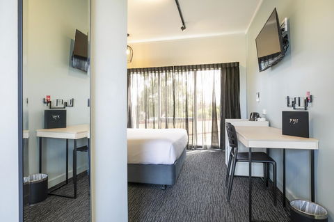 Nightcap At Excelsior Hotel - Travel Search 20