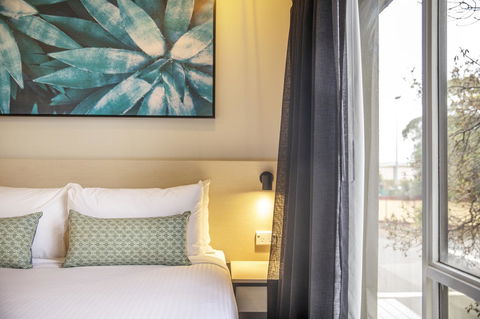 Nightcap At Excelsior Hotel - Travel Search 14
