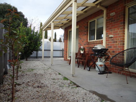 Horsham Central Stay - Travel Agents 10