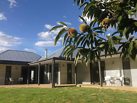 3 Bells Alpine Cottage - Travel Agents 0