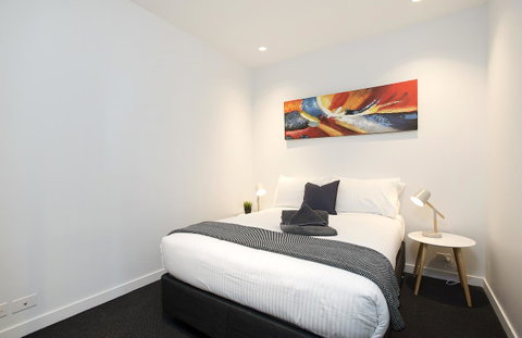 Complete Host CBD Lighthouse Apartments - Tourism Guide 4