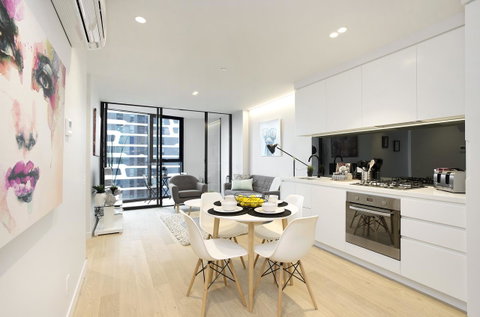 Complete Host CBD Lighthouse Apartments - Tourism Guide 11