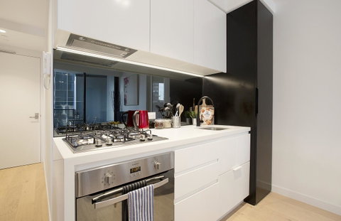 Complete Host CBD Lighthouse Apartments - Tourism Guide 7
