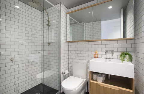 Complete Host CBD Lighthouse Apartments - Tourism Guide 20
