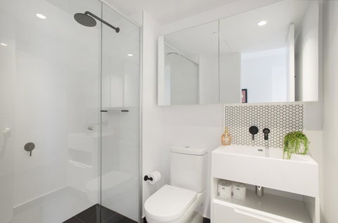 Complete Host CBD Lighthouse Apartments - Tourism Guide 13