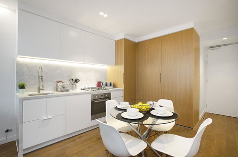Complete Host CBD Lighthouse Apartments - Tourism Guide 17