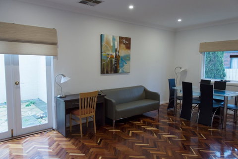 Buckingham Apartments - Tourism Guide 21
