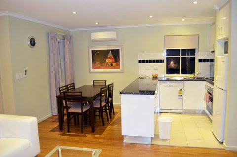 Buckingham Apartments - Tourism Guide 13