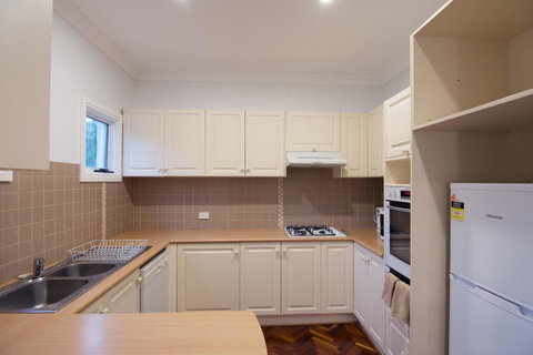 Buckingham Apartments - Tourism Guide 1