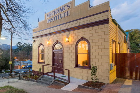 The Old Mechanics - Tourism Guide 0