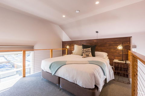 The Old Mechanics - Tourism Guide 12