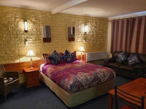 Allamar Motel - Tourism Guide 8