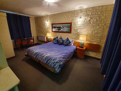 Allamar Motel - Tourism Guide 9