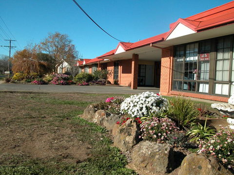 Ambassador Motor Inn - Tourism Guide 0