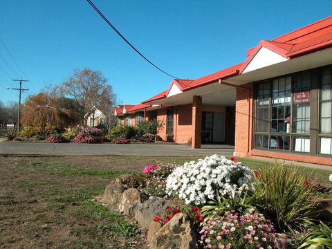 Ambassador Motor Inn - Tourism Guide 36