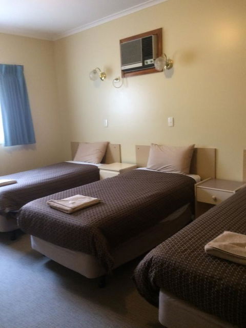 Ambassador Motor Inn - Tourism Guide 25