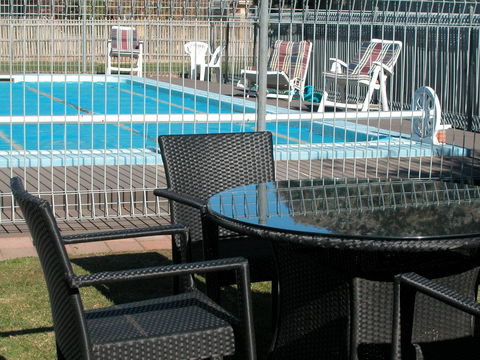 Ambassador Motor Inn - Tourism Guide 38