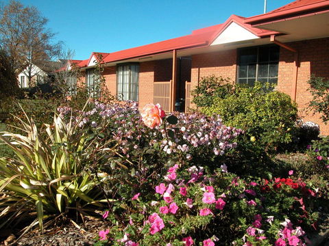 Ambassador Motor Inn - Tourism Guide 39