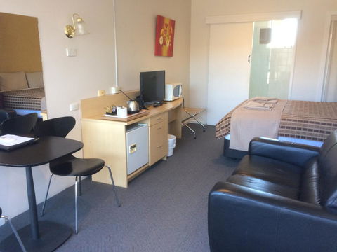 Ambassador Motor Inn - Tourism Guide 20