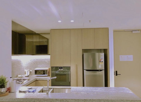 Pride Fawkner Apartments - Tourism Guide 3