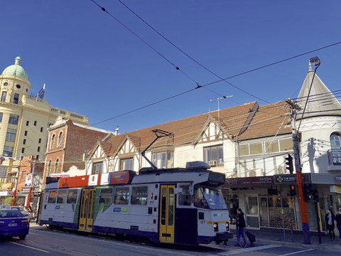 Pride Fawkner Apartments - Tourism Guide 42