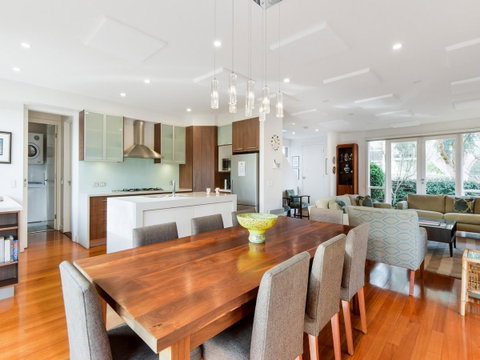 Boutique Stays - Maple On Kent - Tourism Guide 3