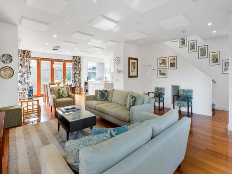 Boutique Stays - Maple On Kent - Tourism Guide 1