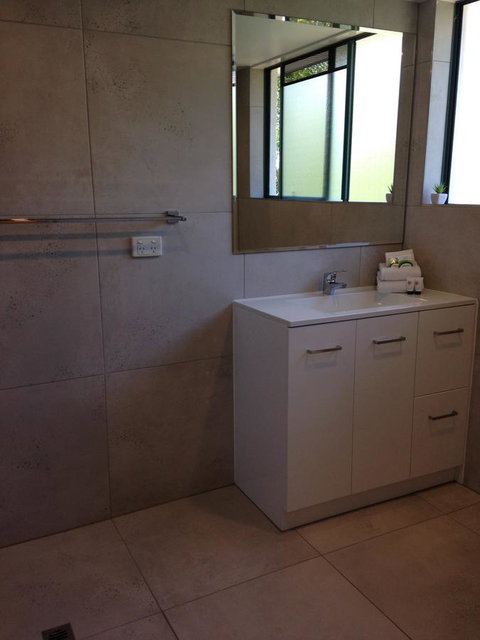 Chez Noosa Resort Motel - Tourism Guide 11