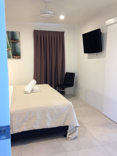 Chez Noosa Resort Motel - Tourism Guide 12