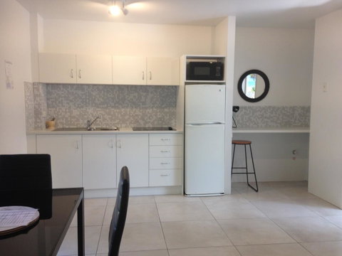 Chez Noosa Resort Motel - Tourism Guide 5