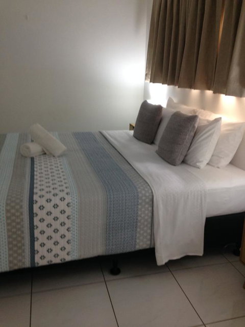 Chez Noosa Resort Motel - Tourism Guide 27