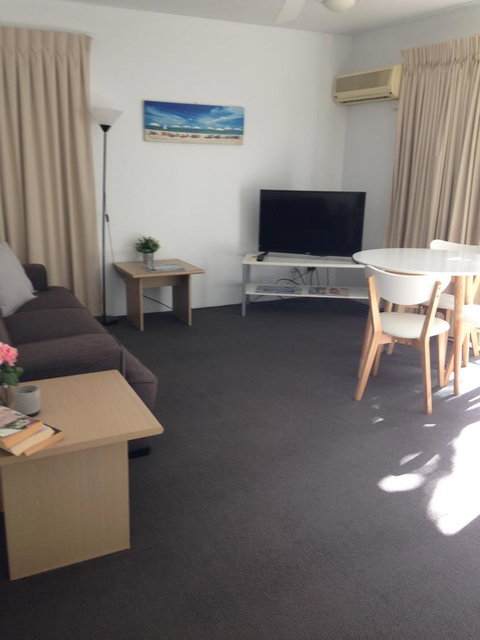Chez Noosa Resort Motel - Tourism Guide 1