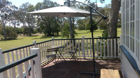 Lake Weyba Noosa Lodge & Kangaroos - Travel Search 2