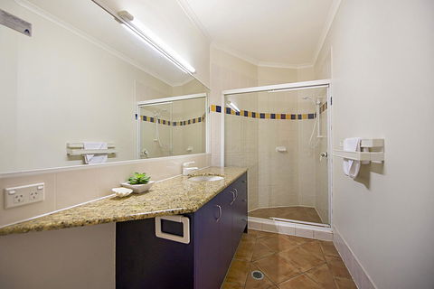 Whale Watch Ocean Beach Resort - Travel Search 12