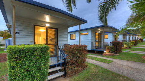 Alex Beach Cabins And Tourist Park - Tourism Guide 34