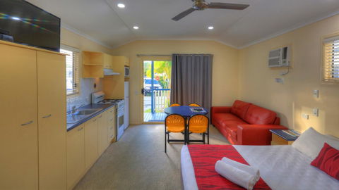 Alex Beach Cabins And Tourist Park - Tourism Guide 23