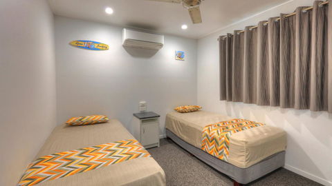 Alex Beach Cabins And Tourist Park - Tourism Guide 10