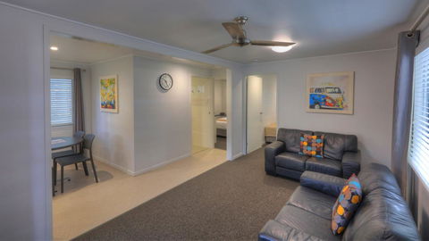 Alex Beach Cabins And Tourist Park - Tourism Guide 9