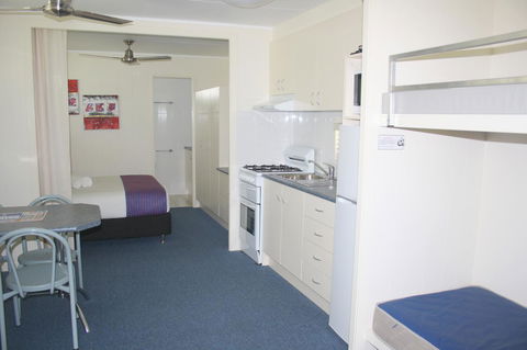 Alex Beach Cabins And Tourist Park - Tourism Guide 41