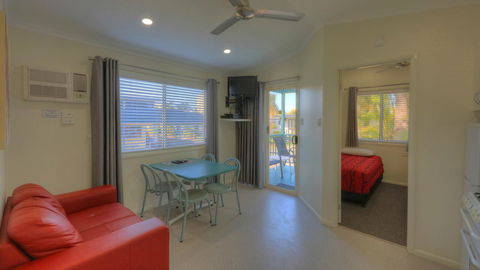 Alex Beach Cabins And Tourist Park - Tourism Guide 32