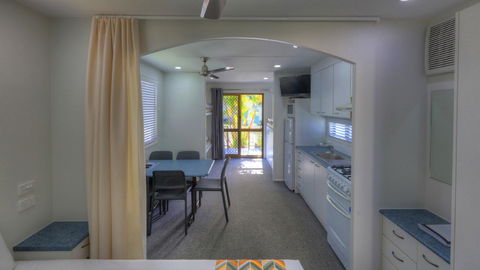 Alex Beach Cabins And Tourist Park - Tourism Guide 24