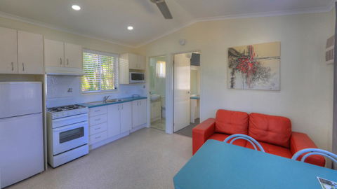 Alex Beach Cabins And Tourist Park - Tourism Guide 22