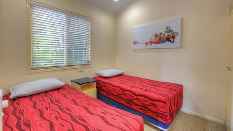 Alex Beach Cabins And Tourist Park - Tourism Guide 12