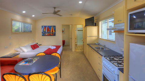 Alex Beach Cabins And Tourist Park - Tourism Guide 11