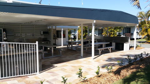 Alex Beach Cabins And Tourist Park - Tourism Guide 21