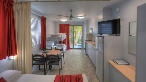 Alex Beach Cabins And Tourist Park - Tourism Guide 33